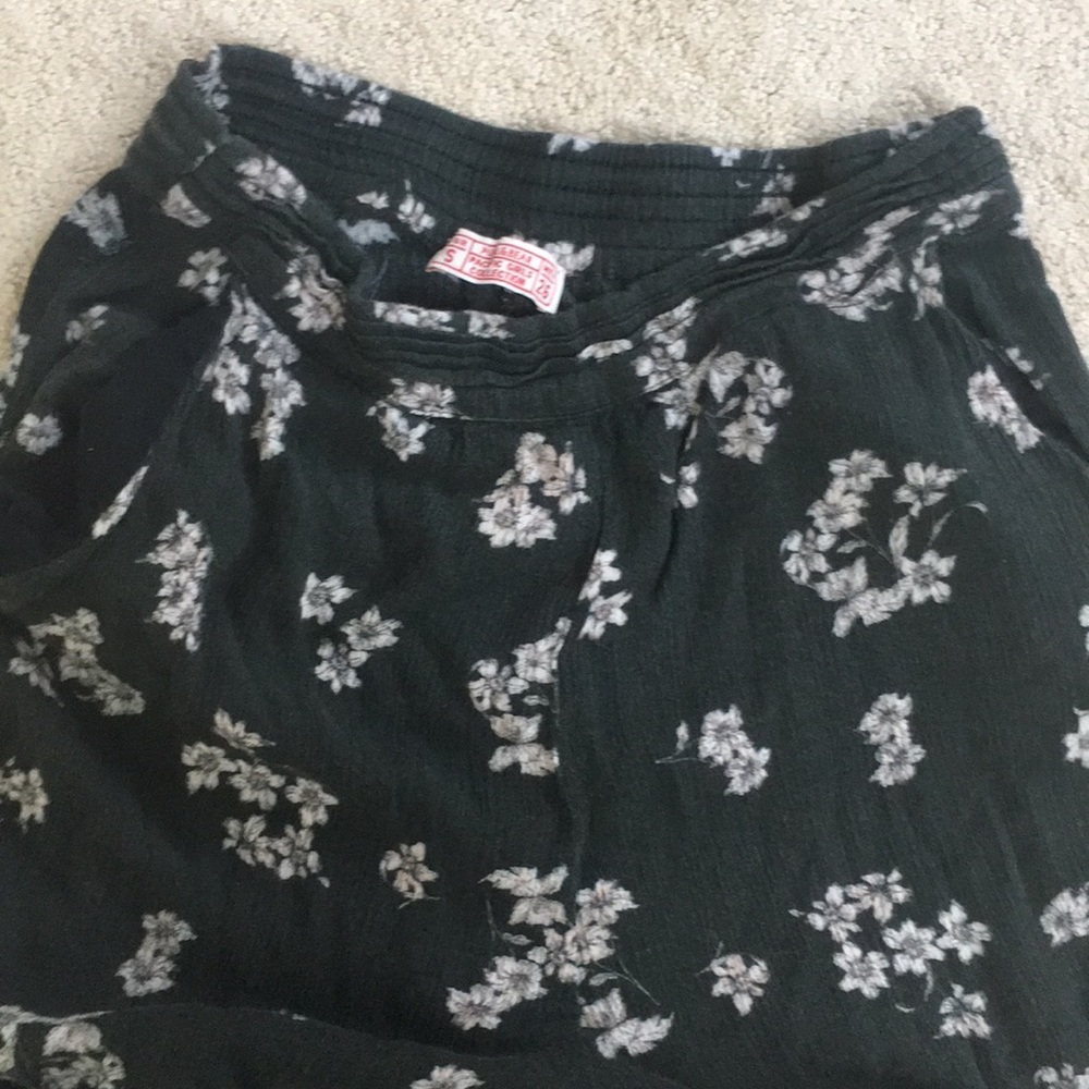 High-waisted Flowy Pull&Bear crop pants. Small